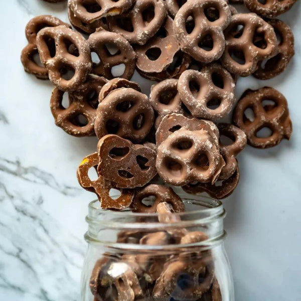 KNOTS & NUTS CHOCOLATE COATED PRETZELS 160G